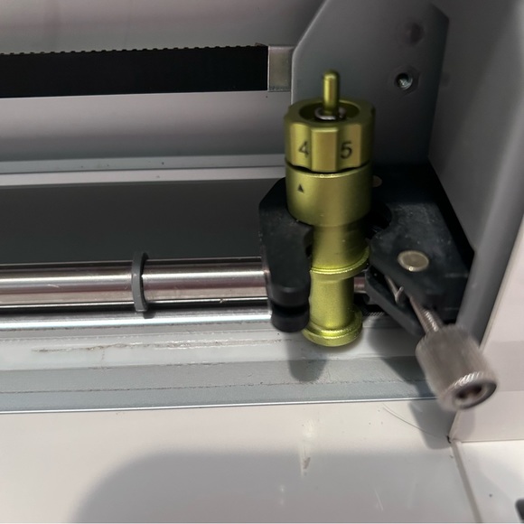 Cricut personal electronic cutting machine IOB - Picture 13 of 16